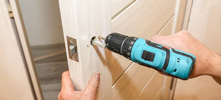 Old Door Knob Repair in Town 'n' Country, FL