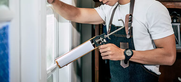 Window Caulking Contractor in Town 'n' Country, FL