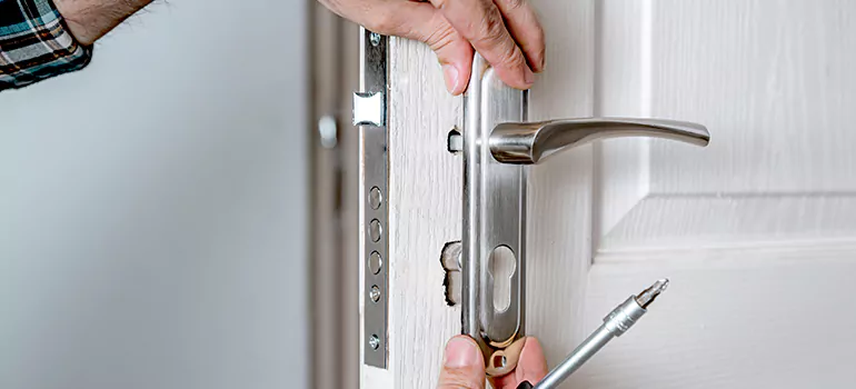 Front Door Knob Repair in Town 'n' Country, FL