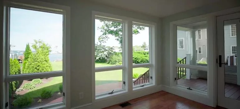 Double-hung Window Repair in Town 'n' Country, FL